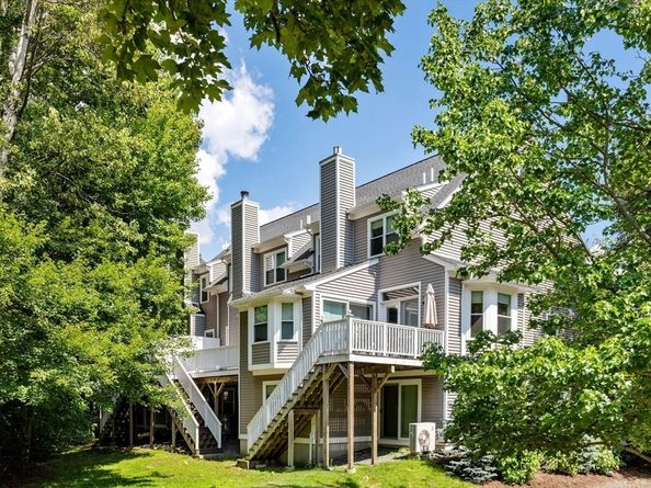 29 Grove Lane 29, Burlington MA 01803