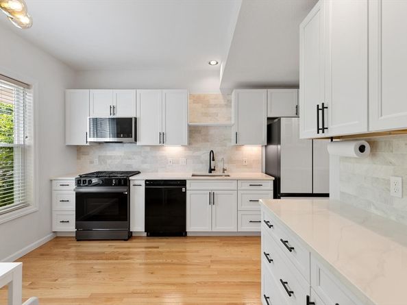 29 Grove Lane 29, Burlington MA 01803