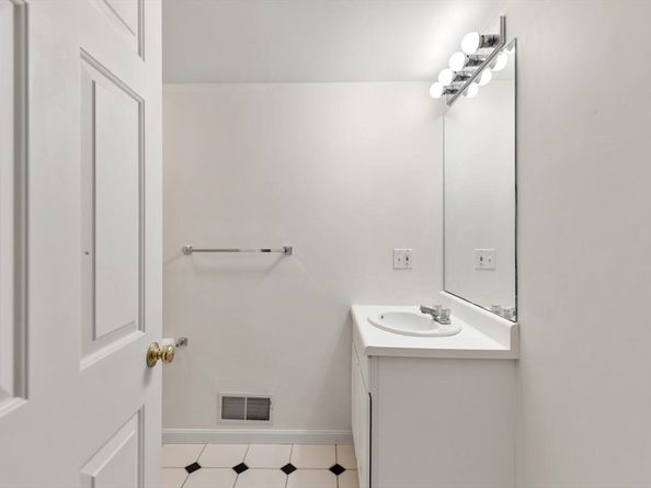 29 Grove Lane 29, Burlington MA 01803