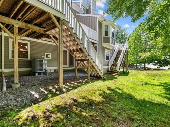 29 Grove Lane 29, Burlington MA 01803