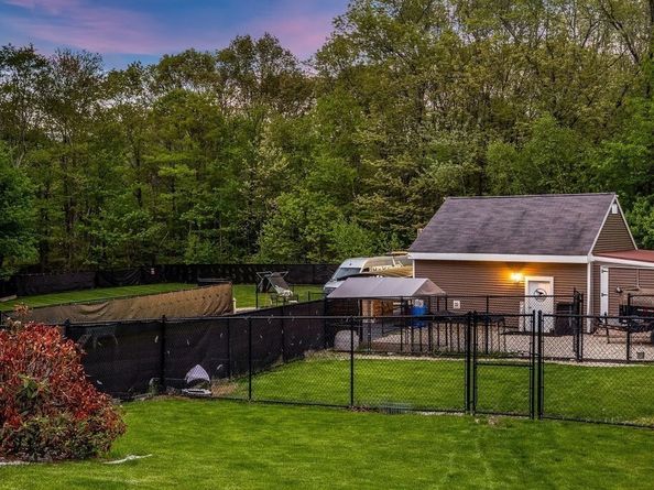 8 New Spencer Road, Charlton MA 01507