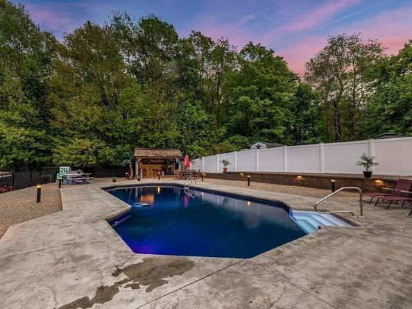 8 New Spencer Road, Charlton MA 01507