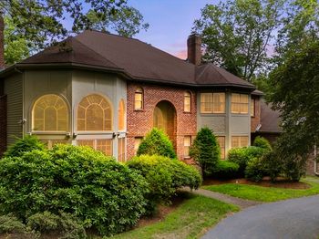 89 Bridle Path