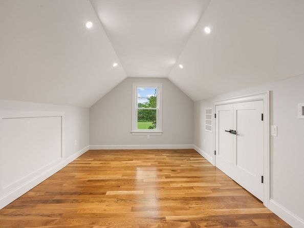 404 Main St, Groveland MA 01834