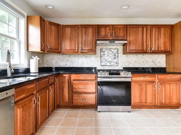 8 Paul Revere Path 8, Hopkinton MA 01748