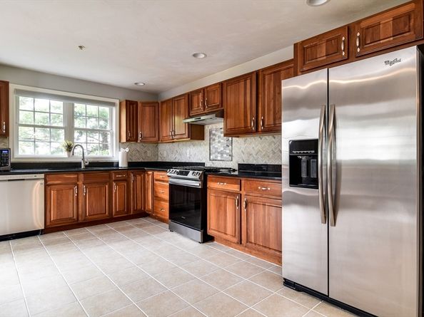 8 Paul Revere Path 8, Hopkinton MA 01748