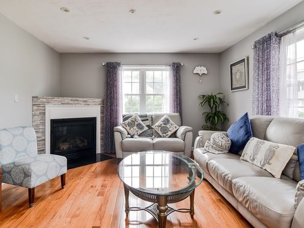 8 Paul Revere Path 8, Hopkinton MA 01748
