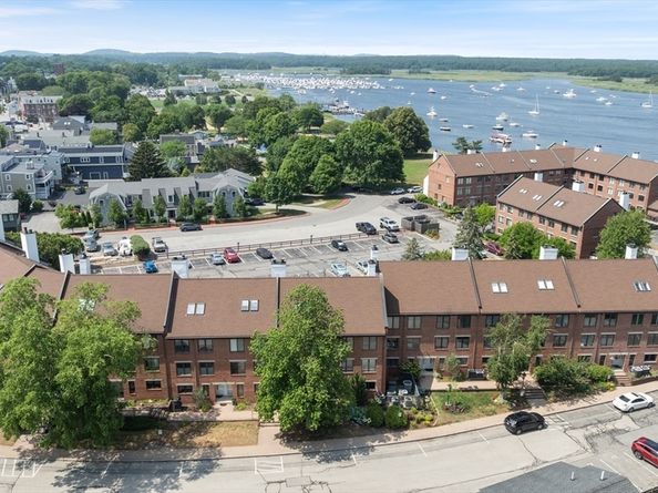 126 Merrimac St 18, Newburyport MA 01950