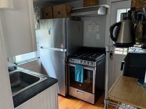 4 Greenwood Ave, Wareham MA 02571