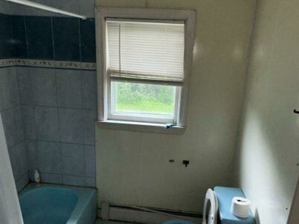 35 Hill  St, Leominster MA 01453
