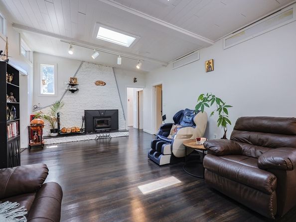 183 Mountain St, Sharon MA 02067