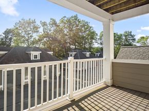 112 Johnson Woods Dr 102, Reading MA 01867