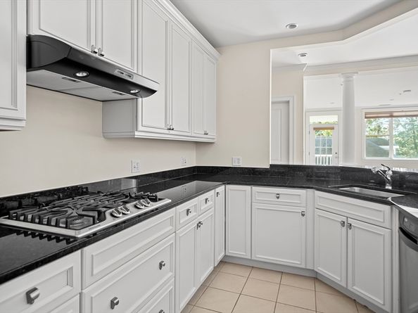 112 Johnson Woods Dr 102, Reading MA 01867