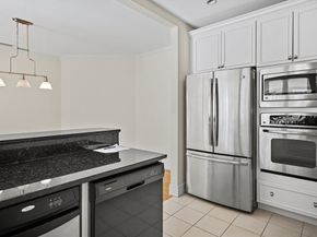 112 Johnson Woods Dr 102, Reading MA 01867