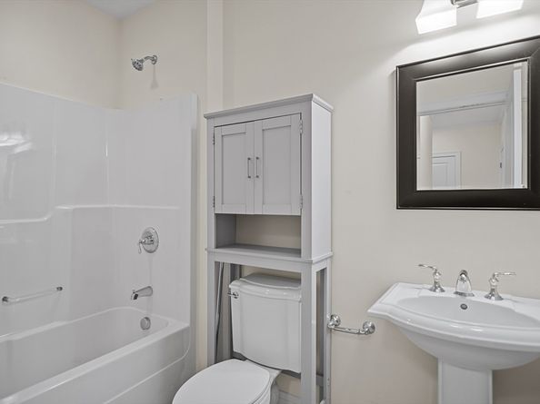 112 Johnson Woods Dr 102, Reading MA 01867