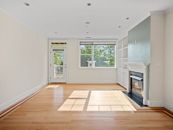 112 Johnson Woods Dr 102, Reading MA 01867