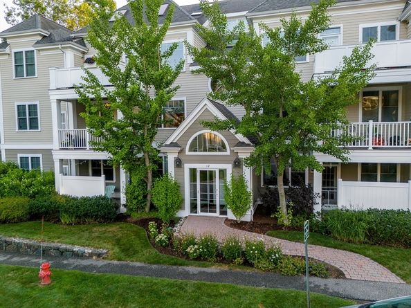 112 Johnson Woods Dr 102, Reading MA 01867