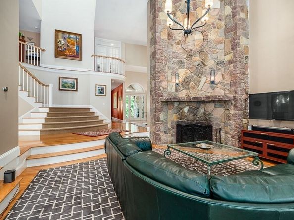 30 Autumn Lane, Hamilton MA 01982