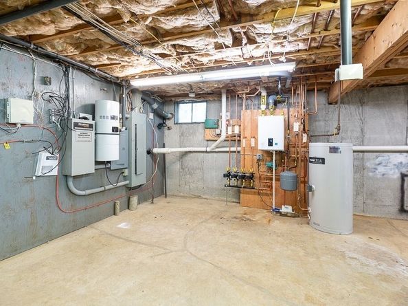 30 Autumn Lane, Hamilton MA 01982