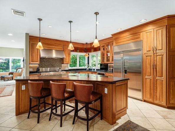 30 Autumn Lane, Hamilton MA 01982