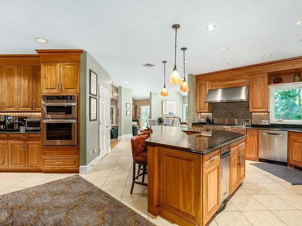 30 Autumn Lane, Hamilton MA 01982