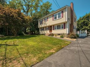 7 Oakwood Ave, Randolph MA 02368