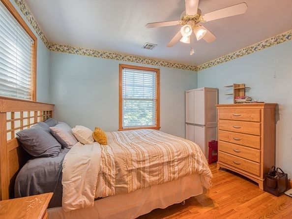 7 Oakwood Ave, Randolph MA 02368
