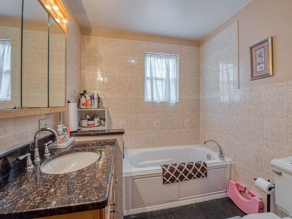 7 Oakwood Ave, Randolph MA 02368