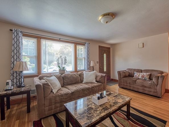7 Oakwood Ave, Randolph MA 02368