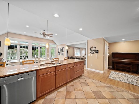 146 Eleanor Dr, Braintree MA 02184