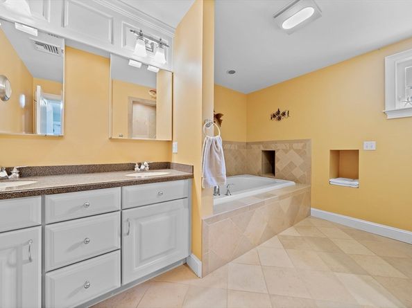 146 Eleanor Dr, Braintree MA 02184