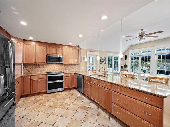 146 Eleanor Dr, Braintree MA 02184