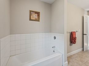10 Edward St 10, Leicester MA 01524