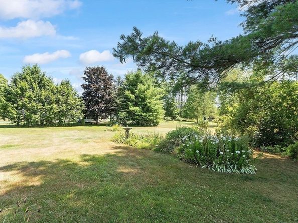 31 Pinedale Rd, Athol MA 01331