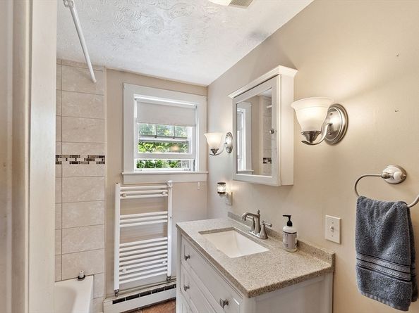 31 Pinedale Rd, Athol MA 01331