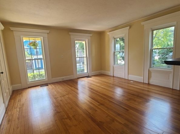 4 Crown St, Worcester MA 01609