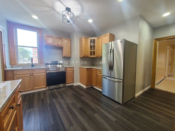 4 Crown St, Worcester MA 01609