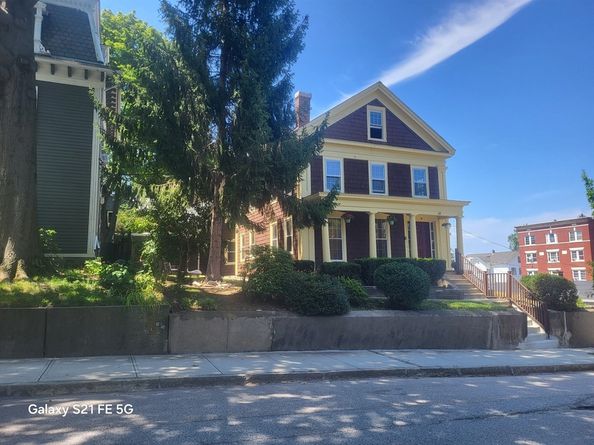 4 Crown St, Worcester MA 01609