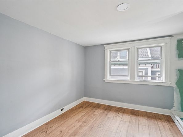 4 Crown St, Worcester MA 01609