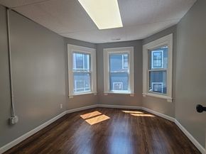 4 Crown St, Worcester MA 01609