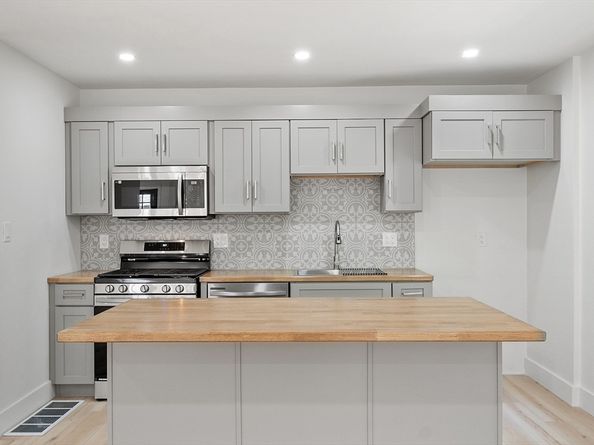 45 Fruit St A, Leominster MA 01453