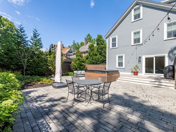 31 Bartlet St, Andover MA 01810