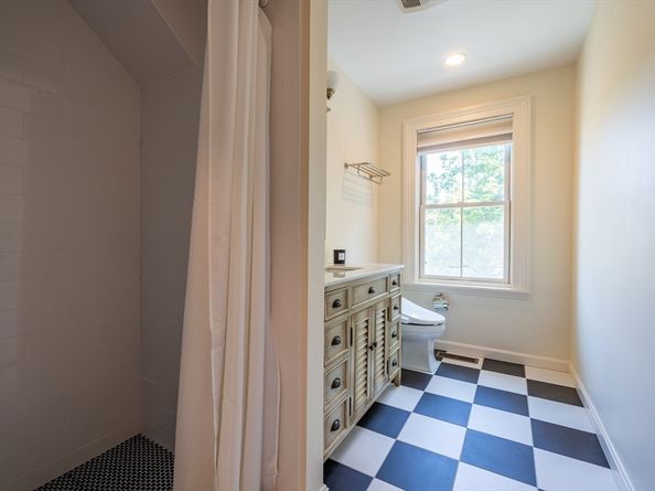31 Bartlet St, Andover MA 01810