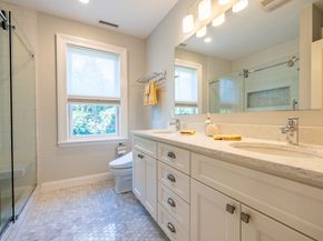 31 Bartlet St, Andover MA 01810