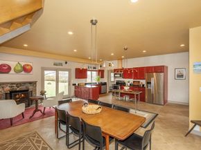 8 Goldfinch Way, Ipswich MA 01938