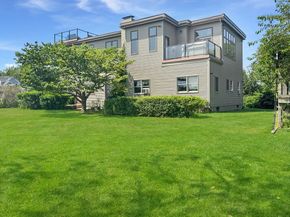 8 Goldfinch Way, Ipswich MA 01938