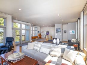 8 Goldfinch Way, Ipswich MA 01938