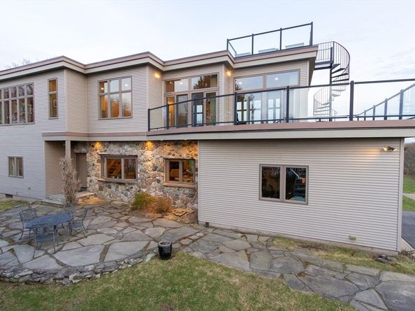 8 Goldfinch Way, Ipswich MA 01938