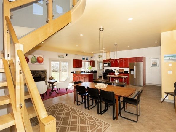 8 Goldfinch Way, Ipswich MA 01938