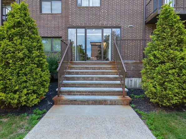 8 Ledgewood 20, Peabody MA 01960